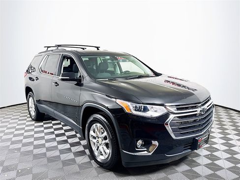 Used 2020 Chevrolet Traverse LT image 1