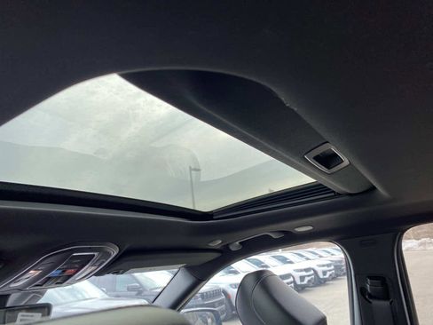 New 2026 Jeep Grand Cherokee Altitude image 8