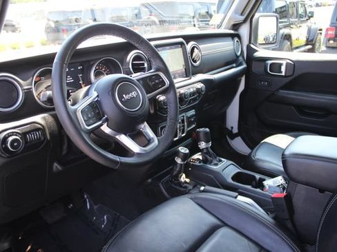 Used 2018 Jeep Wrangler Unlimited Sahara w/ Dual Top Group AWD/4WD image 3