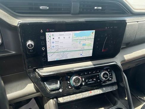 Used 2023 GMC Sierra 1500 AT4 w/ AT4 Premium Package AWD/4WD image 11