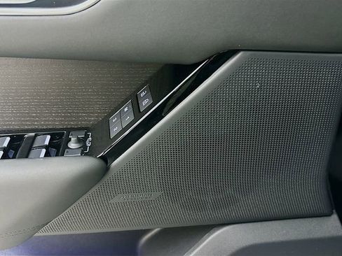 New 2026 Land Rover Range Rover Velar Dynamic SE image 19