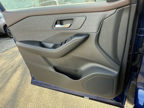 Used 2023 Nissan Rogue SV image 23