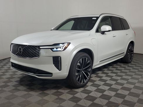 New 2026 Volvo XC90 T8 Plus w/ Protection Package Premier AWD/4WD image 3
