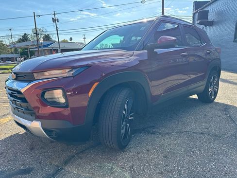 Used 2023 Chevrolet TrailBlazer LT w/ Convenience Package FWD image 2