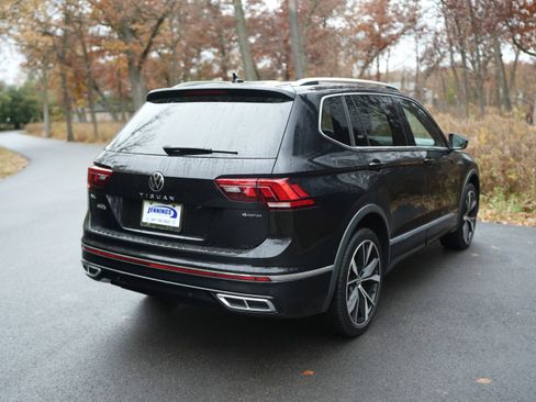 Certified 2023 Volkswagen Tiguan SEL R-Line image 8