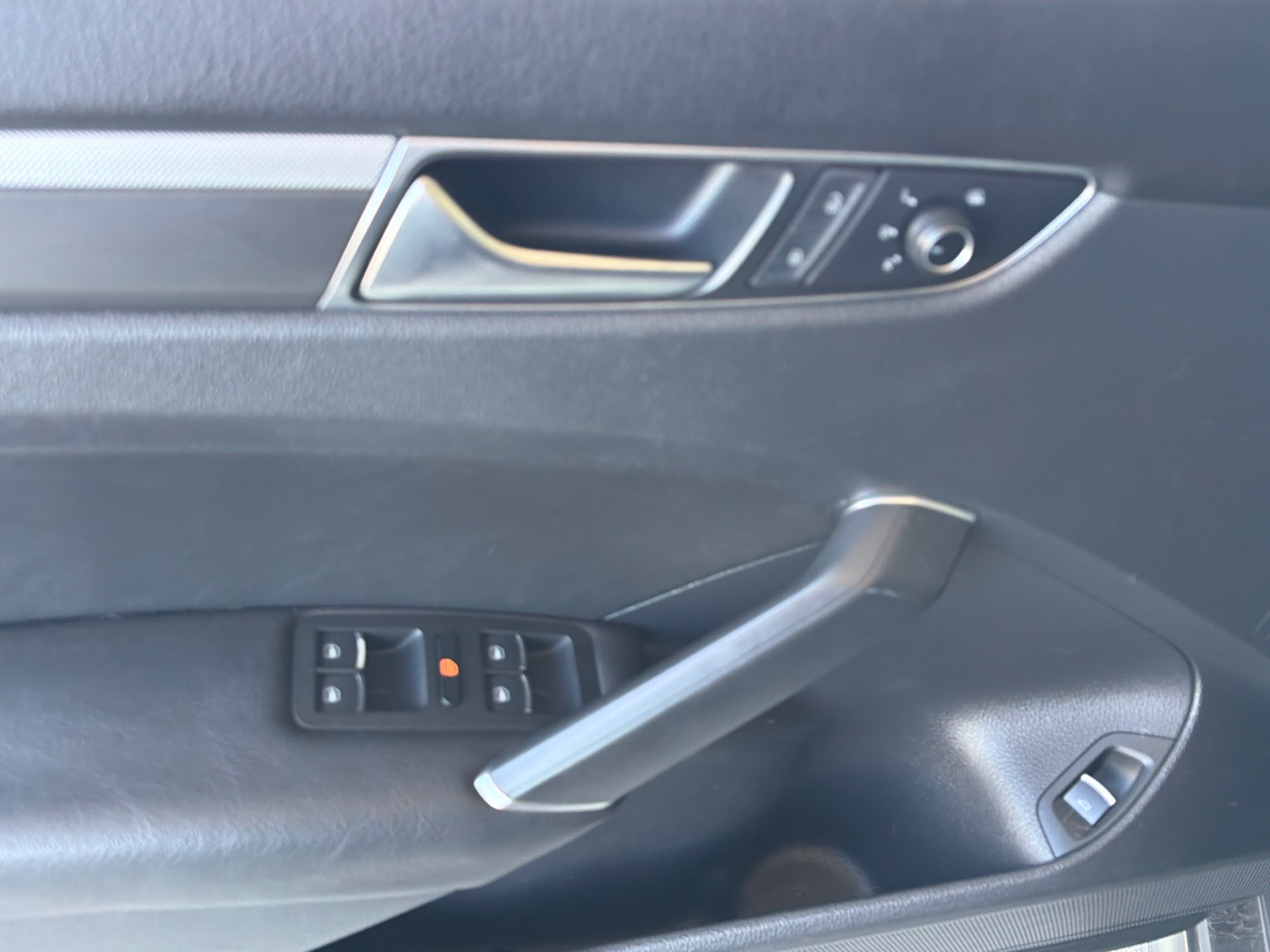Used 2017 Volkswagen Passat 1.8T R-Line FWD image 12