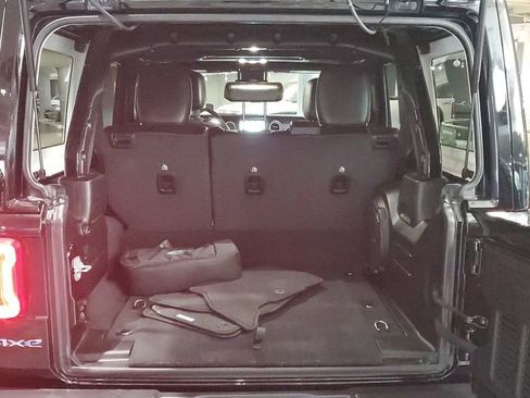 Used 2022 Jeep Wrangler Unlimited Sahara w/ Cold Weather Group image 10