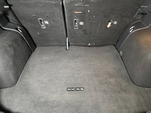 Used 2021 Nissan Kicks SV image 21