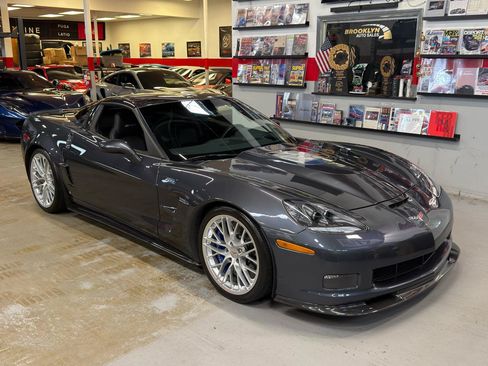 Used 2009 Chevrolet Corvette ZR1 w/ Preferred Equipment Group RWD image 5