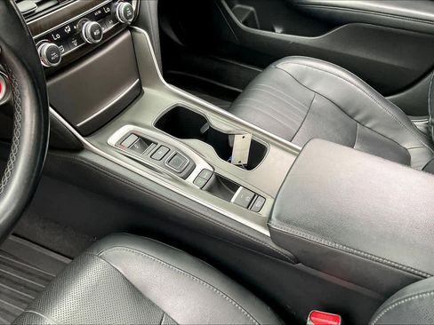 Used 2018 Honda Accord Touring image 16