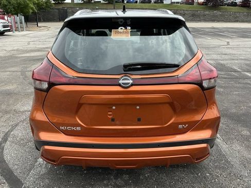 Used 2022 Nissan Kicks SV w/ Interior Electronics Package FWD image 8