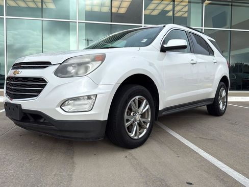 Used 2017 Chevrolet Equinox LT w/ Convenience Package FWD image 2