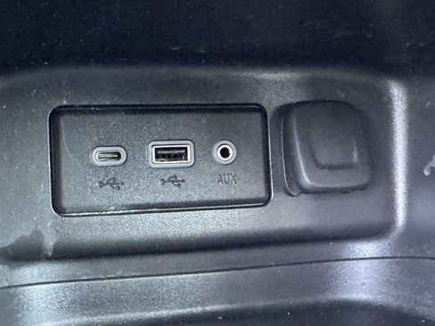 Used 2024 Chevrolet Equinox LT w/ LPO, Floor Liner Package FWD image 9