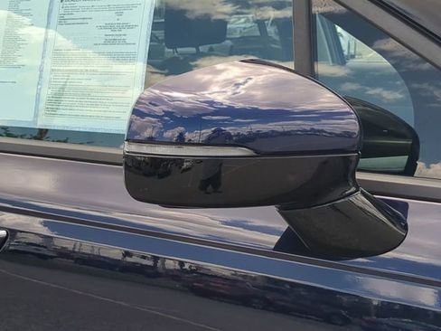 Used 2025 Kia Carnival FWD image 12