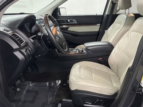 Used 2016 Ford Explorer Platinum image 12