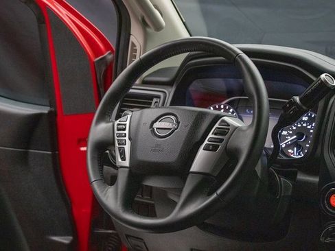 Used 2024 Nissan Titan SV w/ SV Convenience Package image 15