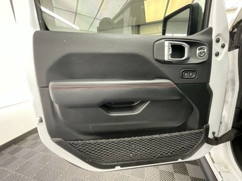 Used 2023 Jeep Gladiator Rubicon w/ Cold Weather Group AWD/4WD image 12