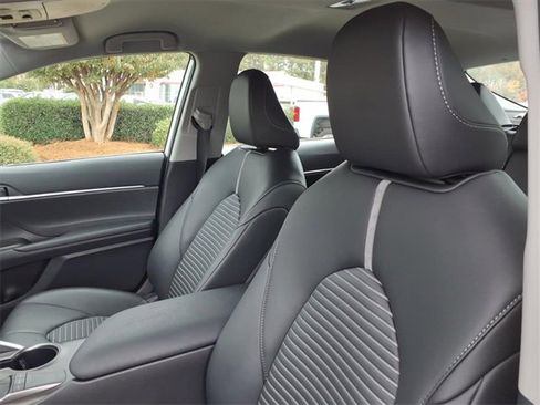 Used 2023 Toyota Camry SE image 14