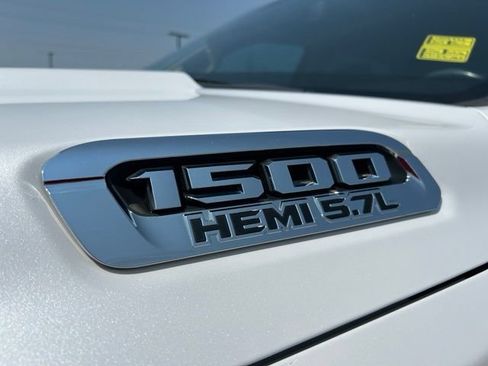 Used 2019 RAM 1500 Laramie AWD/4WD image 10