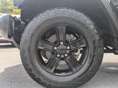 Used 2021 Jeep Wrangler Unlimited Sahara image 24