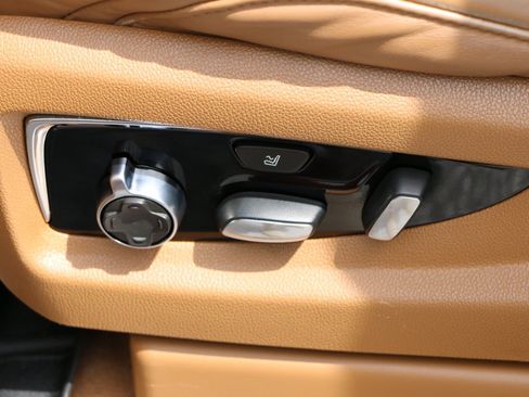 Used 2017 Cadillac Escalade ESV Platinum RWD image 32