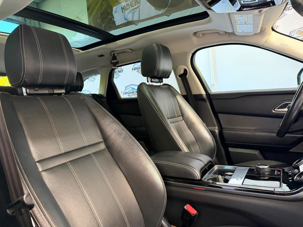 Used 2018 Land Rover Range Rover Velar S AWD/4WD image 28