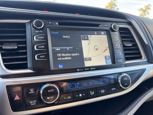 Used 2017 Toyota Highlander XLE w/ Carpet Mat Package AWD/4WD image 26