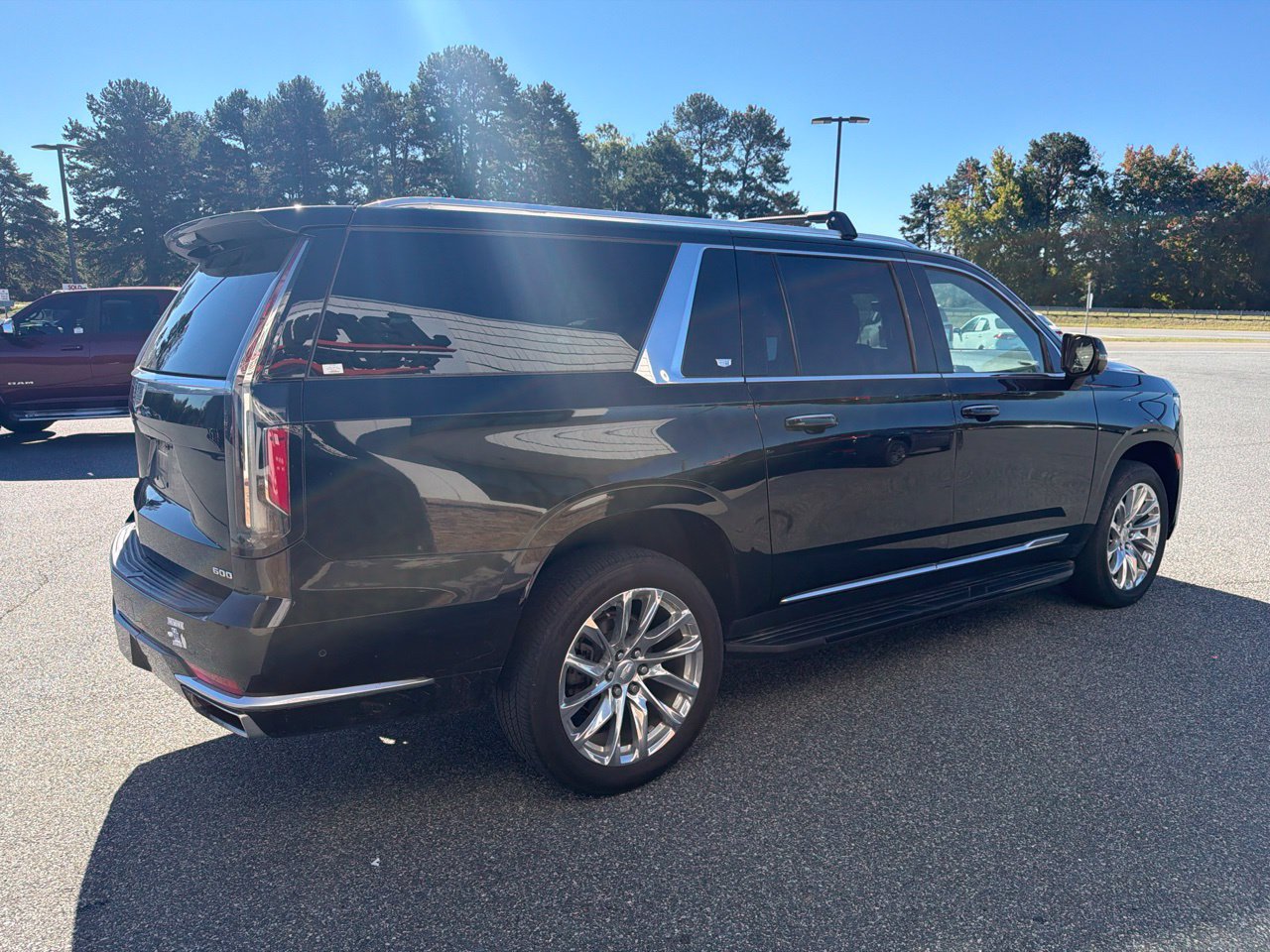 Used 2021 Cadillac Escalade ESV Premium Luxury w/ LPO, Radiant Package AWD/4WD image 8