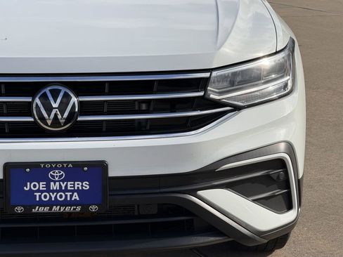 Used 2024 Volkswagen Tiguan SE FWD image 4