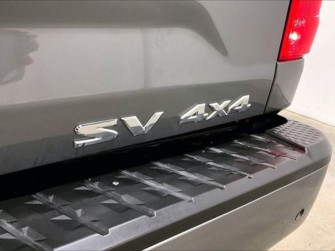 Used 2021 Nissan Titan SV w/ SV Convenience Package image 25