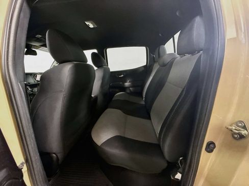 Certified 2020 Toyota Tacoma TRD Off-Road AWD/4WD image 24