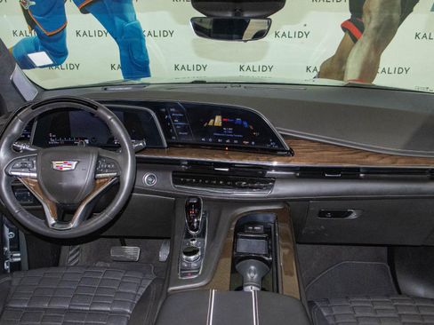 Used 2024 Cadillac Escalade Sport Platinum w/ LPO, ONYX Package image 3