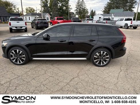 Used 2023 Volvo V60 B5 Cross Country Ultimate image 7
