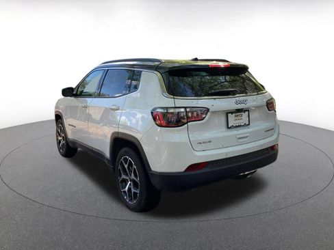 Used 2025 Jeep Compass Limited image 5