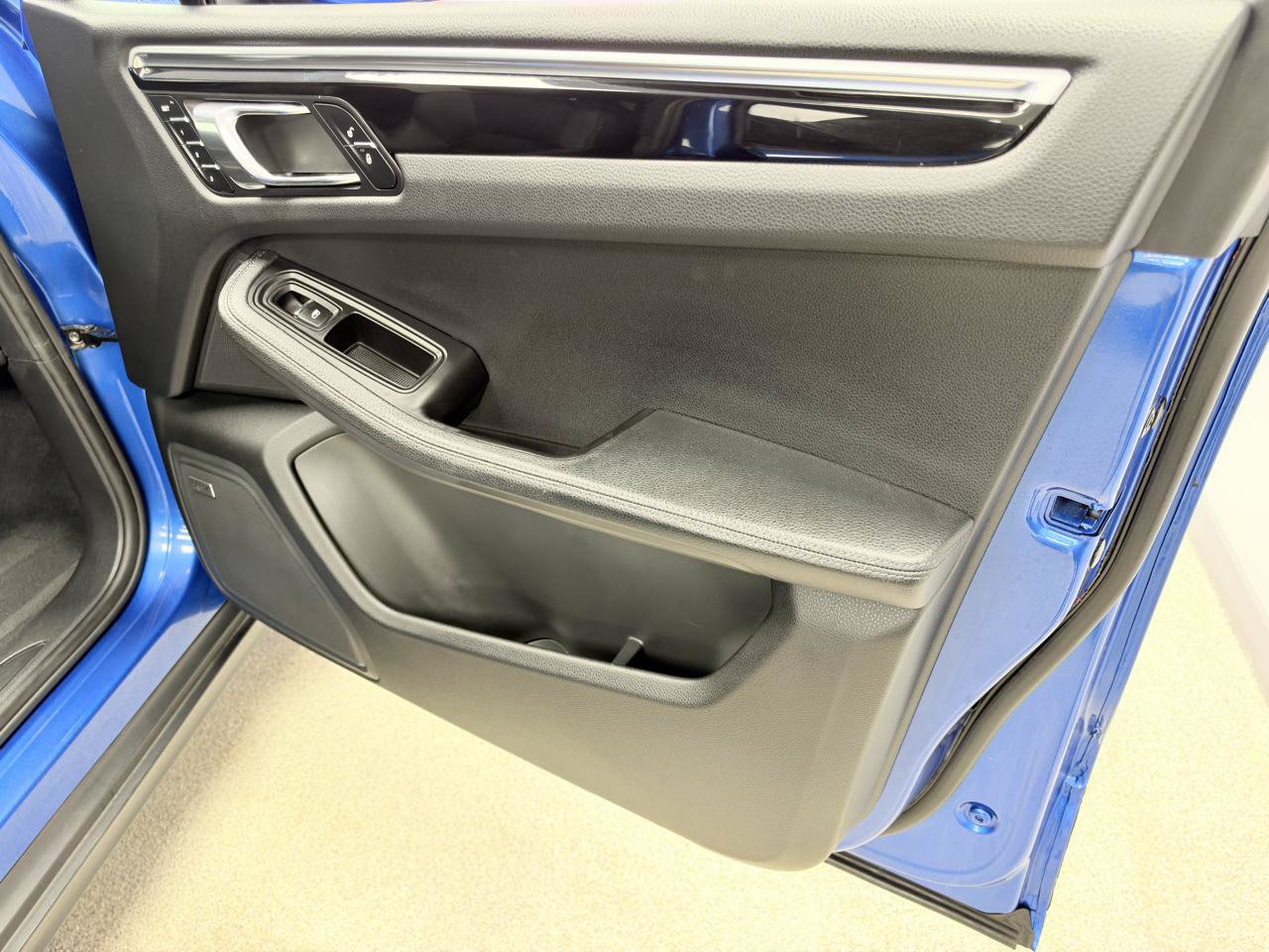 Used 2017 Porsche Macan AWD/4WD image 13