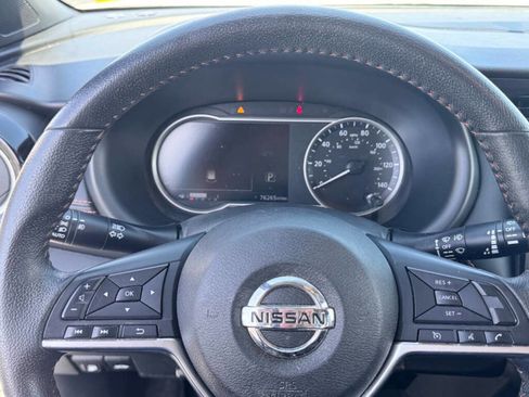 Used 2018 Nissan Kicks SR image 14