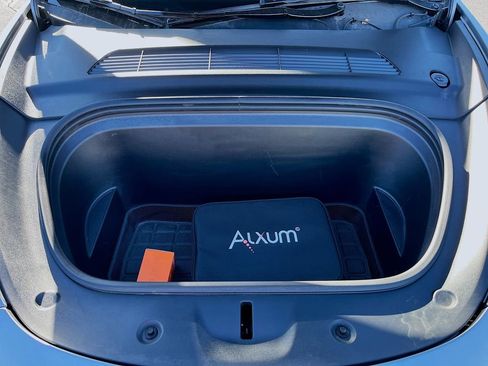 Used 2025 Tesla Model Y Long Range image 28