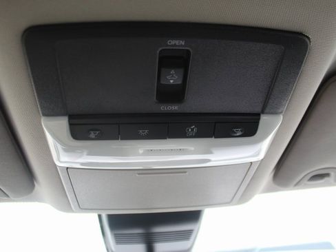 Used 2025 Nissan Altima 2.5 SR w/ SR Premium Package image 22