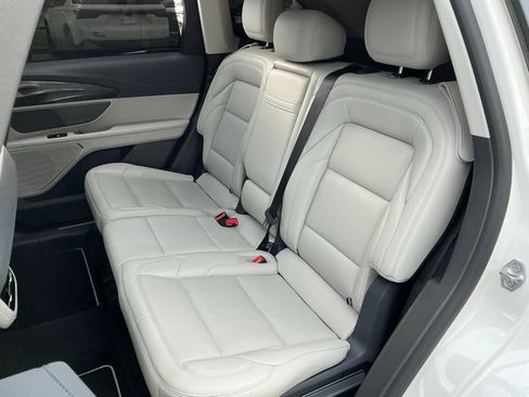 Used 2026 Lincoln Nautilus Premier AWD/4WD image 31