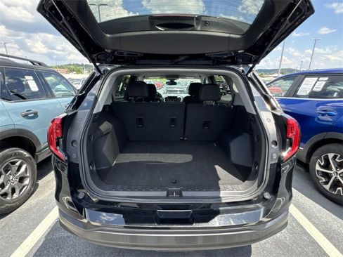 Used 2024 GMC Terrain SLE image 28