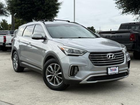 Used 2017 Hyundai Santa Fe Limited FWD image 2