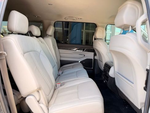 Used 2022 Jeep Wagoneer Series II image 23