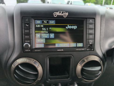 Used 2018 Jeep Wrangler Unlimited Sport image 27