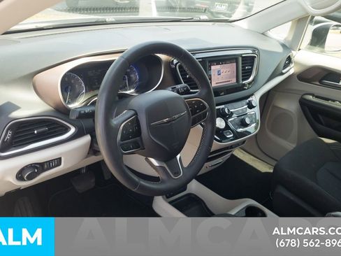 Used 2023 Chrysler Voyager LX FWD image 14