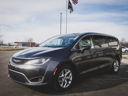 Used 2019 Chrysler Pacifica Touring Plus w/ Advanced Safetytec Group image 19