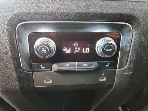 Used 2022 GMC Yukon Denali w/ Denali Premium Package AWD/4WD image 21