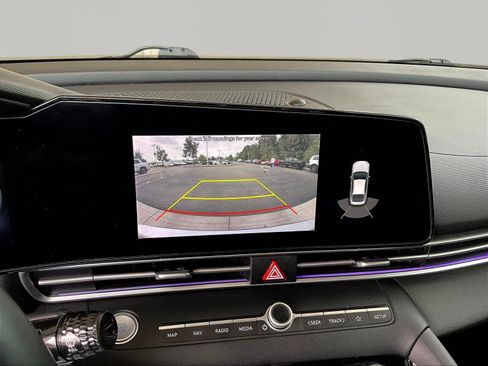 Used 2021 Hyundai Elantra Limited FWD image 13