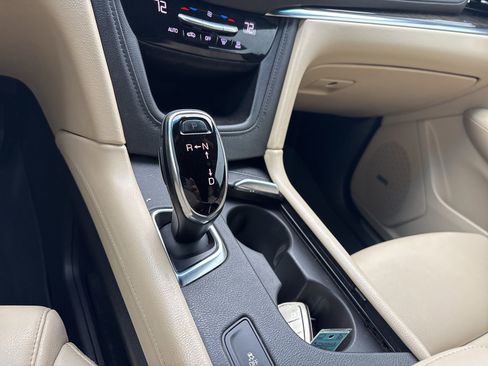 Used 2018 Cadillac XT5 FWD image 23
