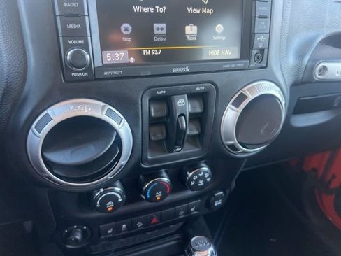 Used 2015 Jeep Wrangler Unlimited Rubicon w/ Connectivity Group AWD/4WD image 9