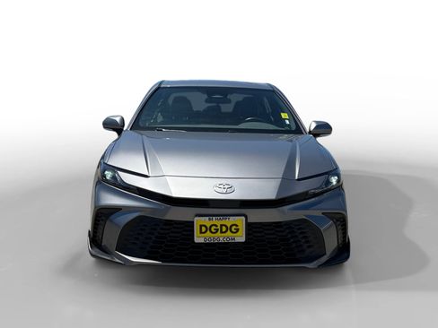 Used 2025 Toyota Camry SE FWD image 8